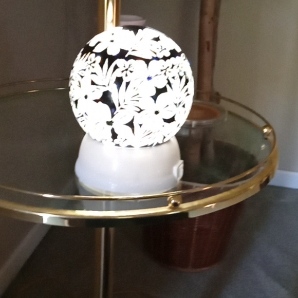 Beautiful Night Light - Picture 2 of 3